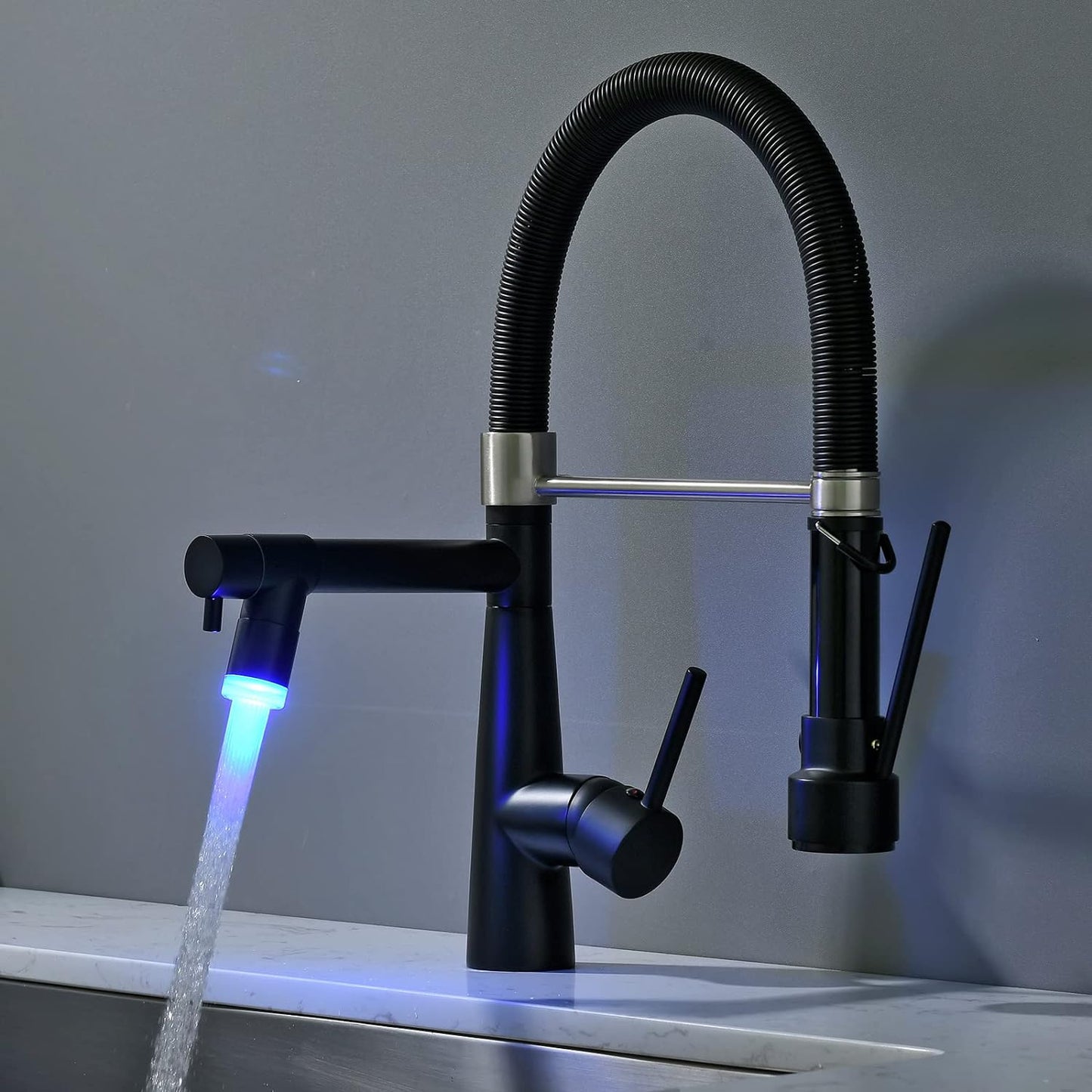 TIMACO Schwarz LED Wasserhahn Küche,Küchenarmatur Mit Schloss Brause Ausziehbar - 360° Schwenkbarz- Pull-Down-Spray - Hochdruck